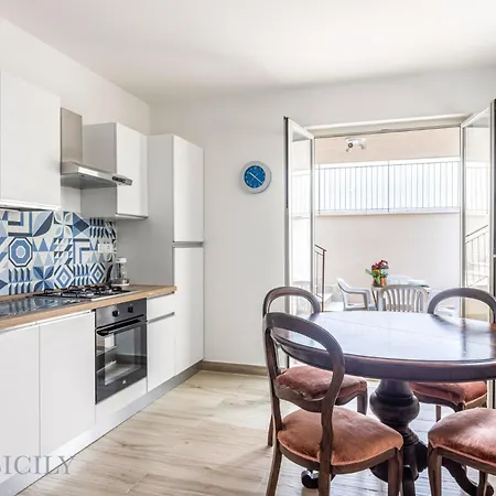 Apartament La Dimora Del Mare By Domus Sicily *