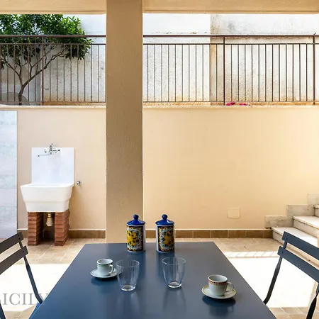 Apartament La Dimora Del Mare By Domus Sicily *