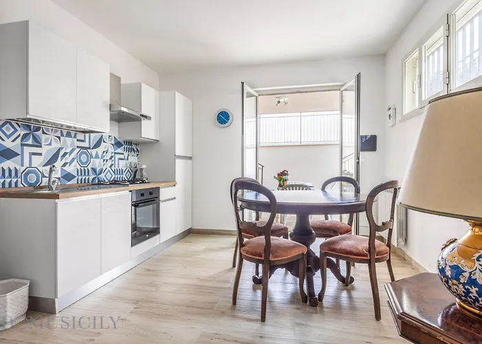 La Dimora Del Mare By Domus Sicily Apartment Mondello